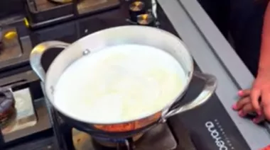 Creamy Raj Bhog ice cream with nuts and cardamom 3